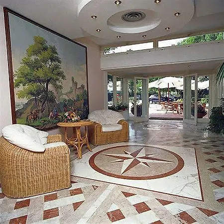 Hotell Versilia Palace 4*