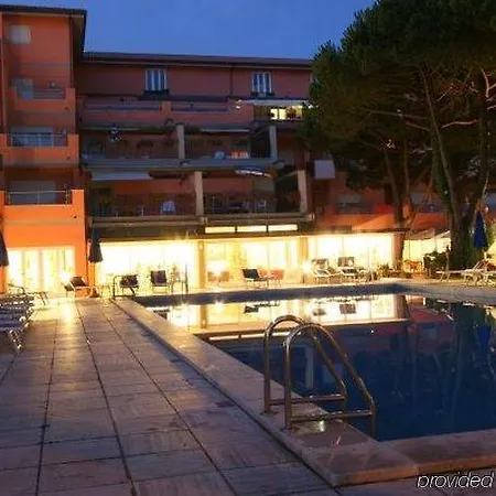 מלון Versilia Palace מרינה די פיאטרסנטה