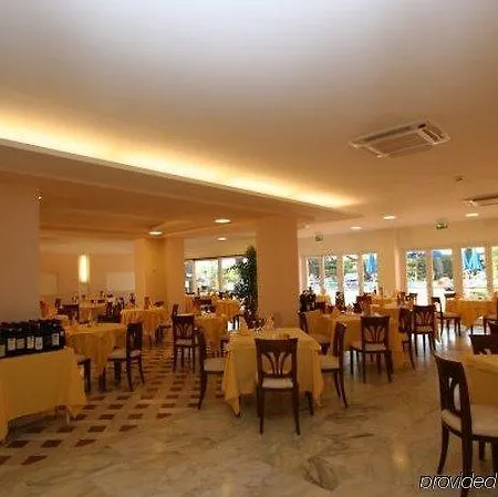 Versilia Palace מלון מרינה די פיאטרסנטה