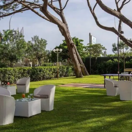 Versilia Palace מלון 4*