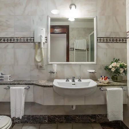 Versilia Palace 4* מרינה די פיאטרסנטה