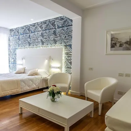 Versilia Palace 4* מרינה די פיאטרסנטה